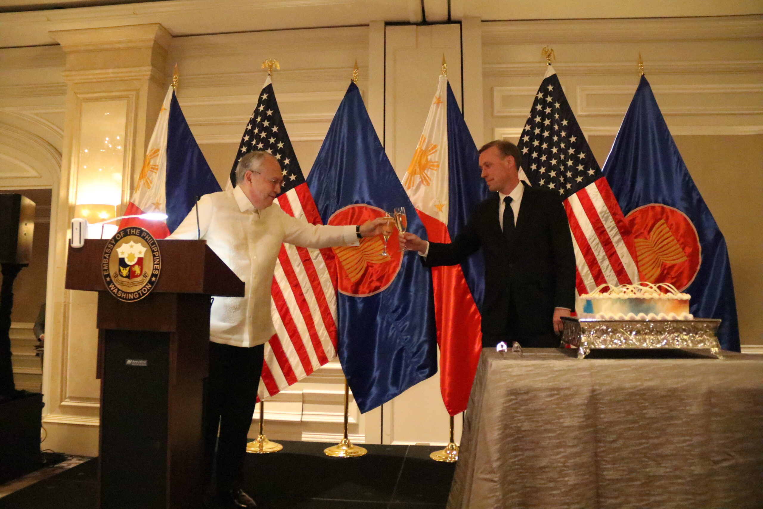Ambassador Romualdez (left) and NSA Sullivan (right) share a toast towards a strong and prosperous PH-US bilateral relations.