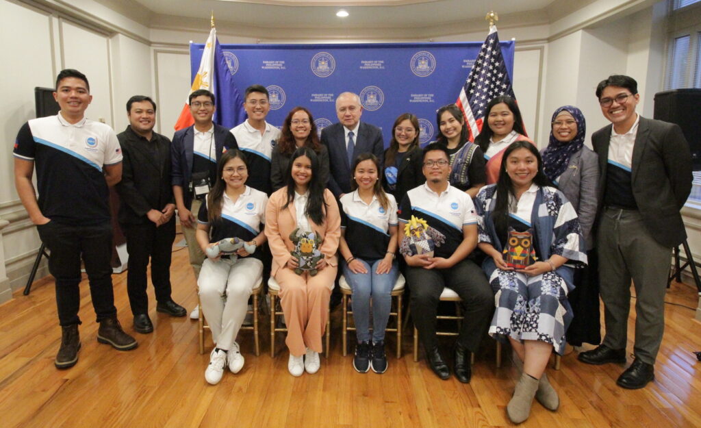 Philippine Ambassador Jose Manuel Romualdez (center, standing) poses with the delegates from the 2023 Young Southeast Asian Leaders Initiative (YSEALI) from the Philippines.