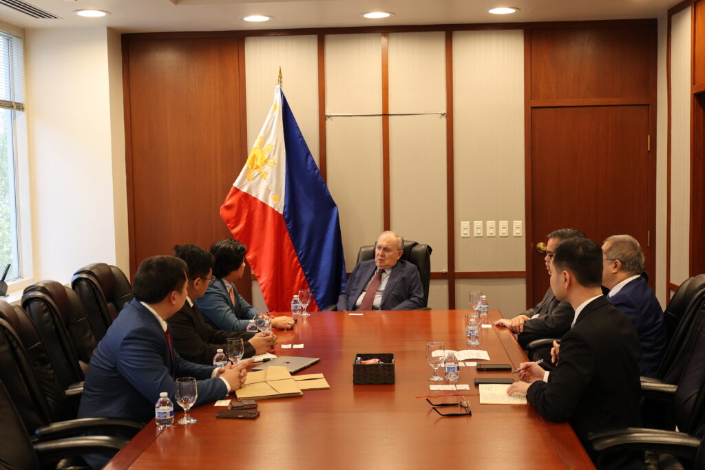 From L-R: APECO BDMD Manager Gene Ferrer; APECO Deputy Administrator Angelo Mantuano; APECO PCEO Gil Taway IV; H.E. Ambassador Jose Manuel Romualdez; Deputy Chief of Mission Jaime Ramon Ascalon, Jr.; PTIC-Washington Commercial Counsellor, Kenneth Yap; and First Secretary and Consul Dominic Xavier Imperial.