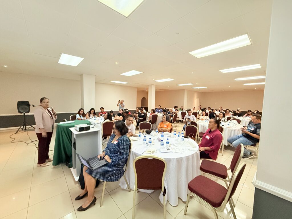 Financial Advisor Rosana Lue Chin facilitates the financial literacy seminar for OFWs.