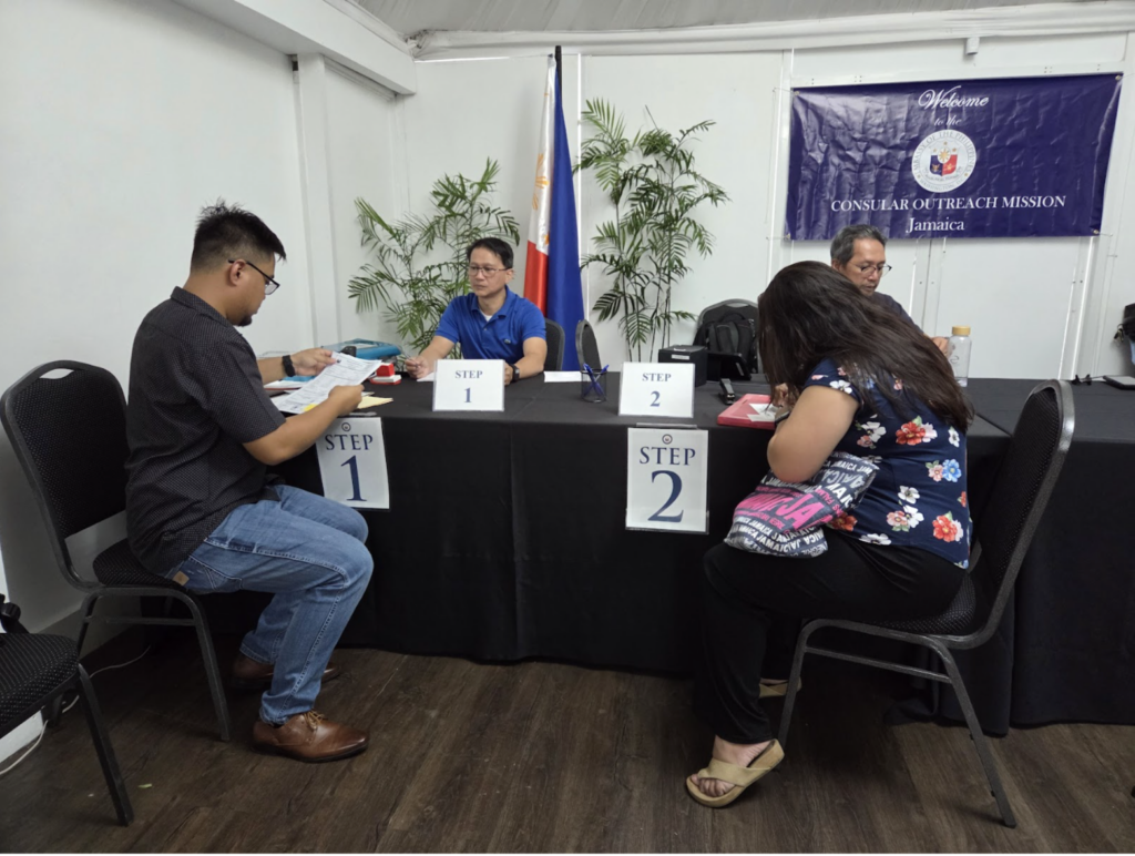 The Embassy’s consular team processes applications for passports at the consular outreach mission in Kingston, Jamaica, held from 30 April to 01 May 2025.