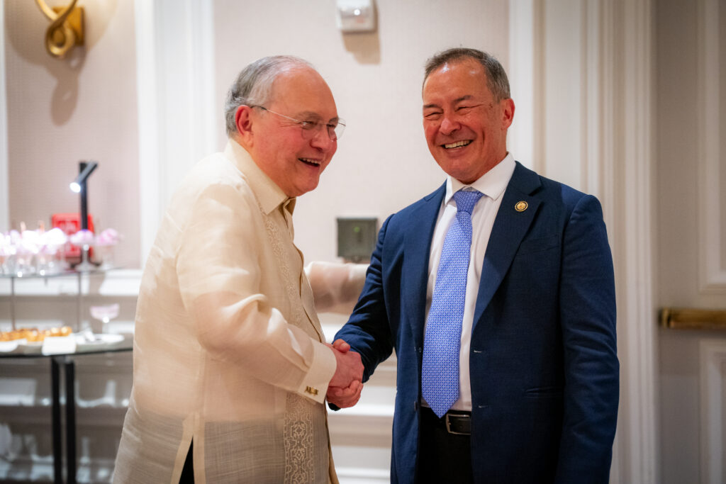 Ambassador Romualdez with U.S. Representative James Moylan of Guam at the reception.