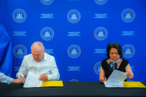Ambassador Jose Manuel Romualdez and Ms. Licelle Cobrador sign the agreement between the Philippine Embassy and the Filipino American Legal Defense and Education Fund (FALDEF) at a ceremony held on 13 June 2025.