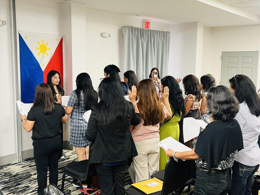 New Filipino-Americans take the Oath of Allegiance during a ceremony held at the consular outreach mission in Alabama on 01 June 2025.