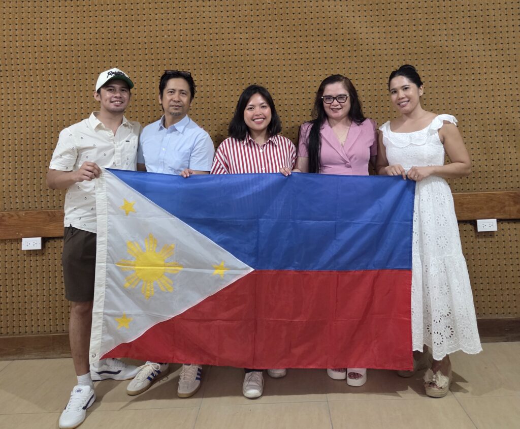 Consul Barbie Rosales (center) joins Filipinos who reacquired their Philippine citizenship at the first-ever consular outreach mission in Anguilla on 27 July 2025.