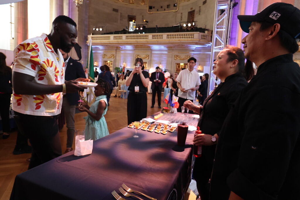 Food Network celebrity host and Embassy Chef Challenge judge, Chef Eric Adjepong, was among the distinguished panelists who evaluated the Filipino dish.