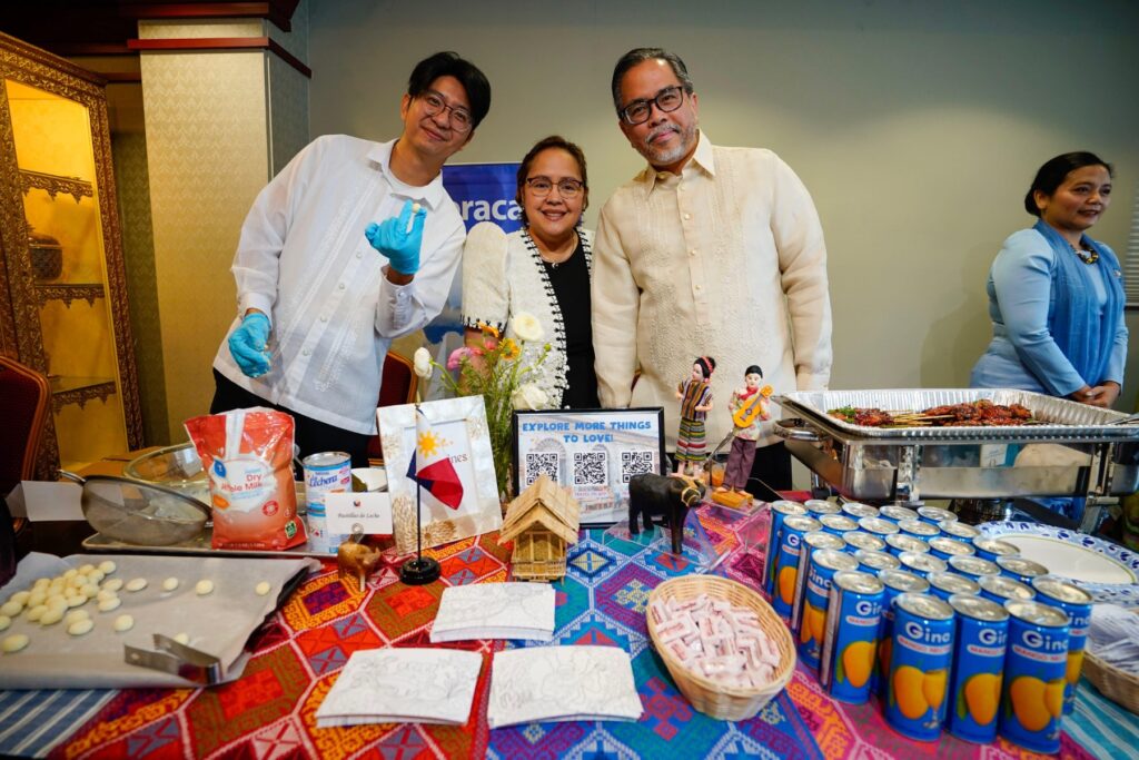 CDA Ascalon and his spouse (1st and 2nd from right) pose at the Philippine booth where chicken barbeque, turon, mango juice, and homemade pastillas were served to guests. (Photo credit: Royal Thai Embassy, Washington, D.C.)