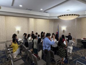 Consul General Donna Rodriguez administers the oath of allegiance during the Embassy’s consular outreach mission in Memphis, Tennessee, on 17 August 2025.