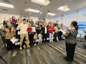 Consul General Donna Rodriguez administers the oath of allegiance to successful dual citizenship applicants in Virginia Beach during the Embassy’s consular outreach mission on 15 November 2025.
