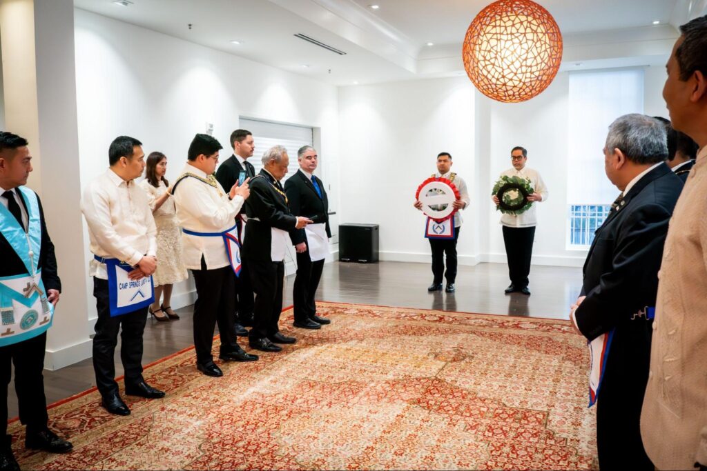 Following the Philippine flag ceremony, Lodge Master David and DCM Ascalon presented and laid commemorative wreaths flanked by members of Maynilad Lodge, as the Rizal Day wreath-laying ceremony honoring Dr. Jos&eacute; Rizal unfolded.