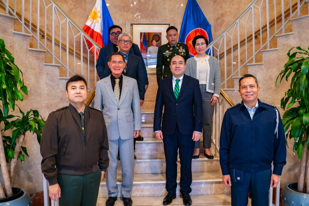 Embassy officials welcomed the contingent from the PH Veterans Affairs Office (PVAO) led by Undersecretary Reynaldo Mapagu (gentleman in gray suit) who are in the US to attend official activities of the Araw ng Kagitingan (Day of Valor) of Filipino Veterans of WWII. The PVAO and the Embassy also explored cooperation in advancing services for Filipino World War II veterans in the United States, and the promotion of veterans and post-retiree welfare and health benefits.