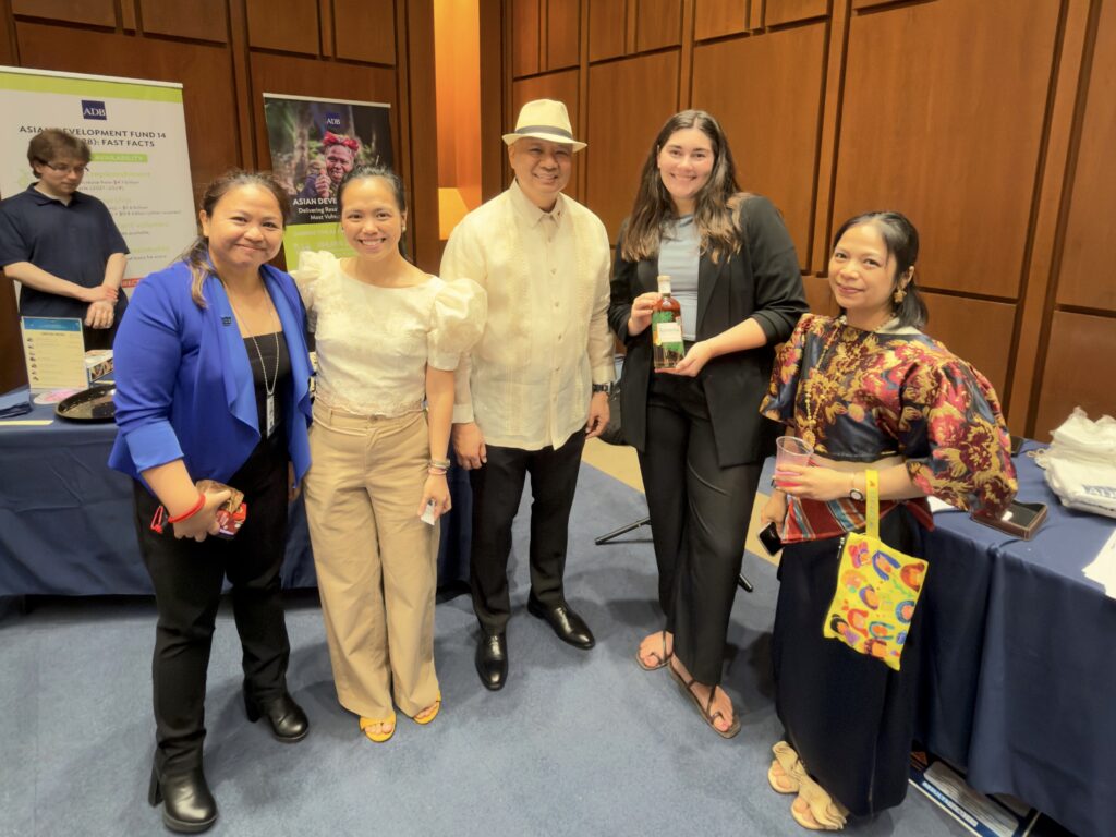 Agriculture Counsellor Lupi&ntilde;o J. Lazaro, Jr. (center) with one of the lucky winners of Philippine rum from the Philippine booth&rsquo;s raffle