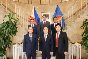 The PVAO delegation led by Undersecretary Reynaldo Mapugu (ret.) (bottom row, leftmost) met with Philippine Embassy officials and the Office of the Defense Attache in Washington, D.C. Usec. Mapugu gave updates on their key programs such as the Kagitingan Roadmap, which provides enhanced and accessible medical services and pension benefits to all retirees in the Philippines. There is also a study on bilateral cooperation between the Philippines and the United States that would benefit American veterans residing in the Philippines and Filipino veterans, bringing socio-economic development through modern medical infrastructure and more effective and affordable medical services.