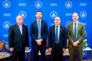 Foley Hoag LLP lawyers Joseph Klingler and Nicholas Renzler (2nd and 4th from left) join former U.S. Ambassador to the Philippines Thomas C. Hubbard and Deputy Chief of Mission Felipe F. Cariño III of the Philippine Embassy (1st and 3rd from left) in a photo after the fireside chat on the South China Sea Arbitration.